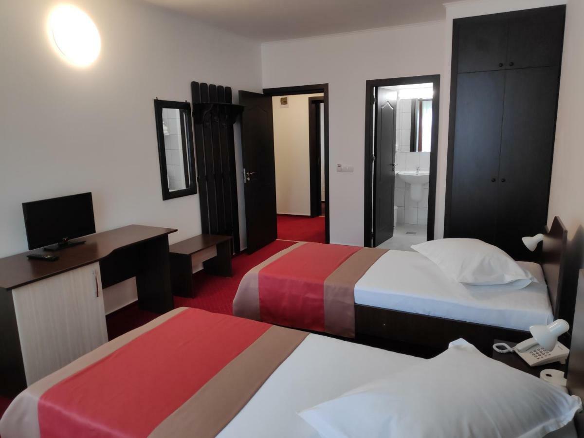 Hostel Caliman 카치울라타 외부 사진